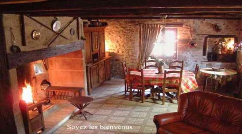 Le Fidele Bed and Breakfast Saint-Chamant Exteriör bild