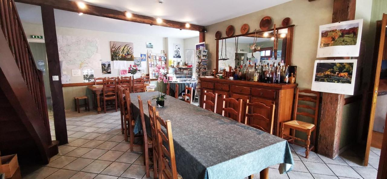 Le Fidele Bed and Breakfast Saint-Chamant Exteriör bild