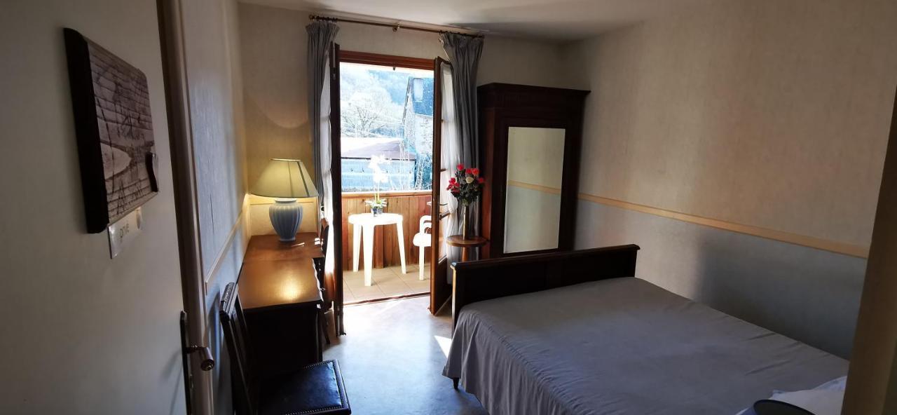 Le Fidele Bed and Breakfast Saint-Chamant Exteriör bild