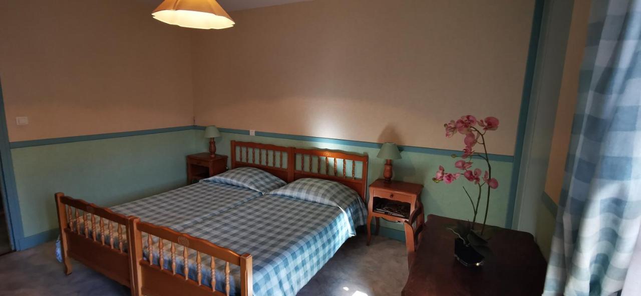 Le Fidele Bed and Breakfast Saint-Chamant Exteriör bild