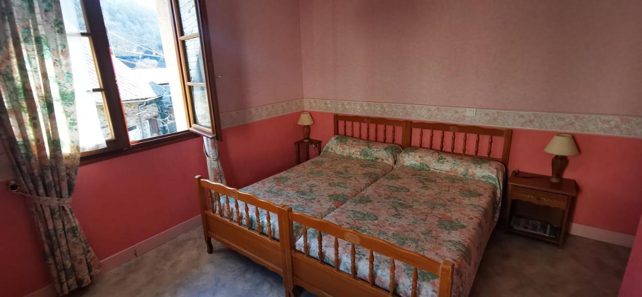 Le Fidele Bed and Breakfast Saint-Chamant Exteriör bild