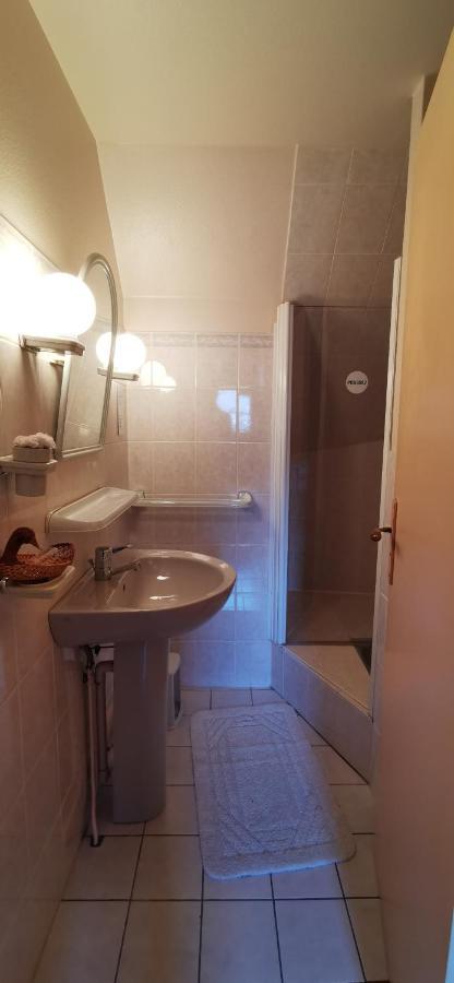 Le Fidele Bed and Breakfast Saint-Chamant Exteriör bild